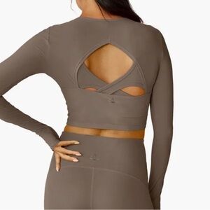 Beyond Yoga Heather Taupe Long Sleeve Cropped Top Size XL